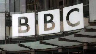 Logo stacji BBC. Fot. PAP/EPA/ANDY RAIN