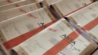 Akta sprawy Amber Gold. Fot. PAP/Adam Warżawa 