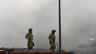 Dogaszanie pożaru. Zdj. ilustracyjne. Fot. PAP/Piotr Matusewicz