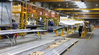 Hala produkcyjna. Fot. PAP/Marian Zubrzycki