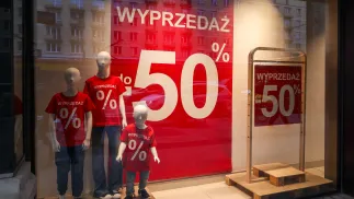  Wyprzedaże w galerii handlowej. Zdj. ilustracyjne. Fot. PAP/Albert Zawada