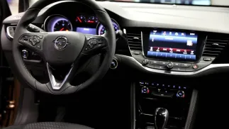 Samochód. Zdjęcie ilustracyjne. Fot. PAP/Andrzej Grygiel