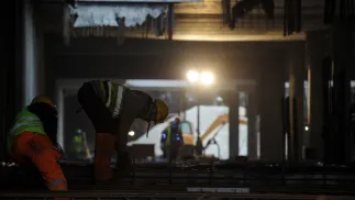 Pracownicy firmy budowlanej. Fot. PAP/Marcin Obara