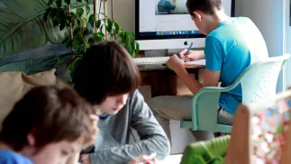 Praca domowa (zdjęcie ilustracyjne). Fot. EPA/Xoan Rey