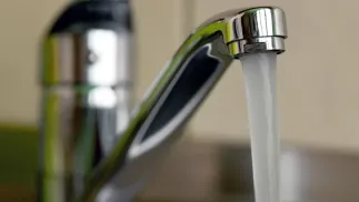 Woda w kranie, zdjęcie ilustracyjne, Fot. PAP/Darek Delmanowicz