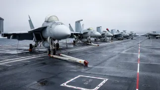 Samoloty F-18 na pokładzie lotniskowca USS Gerald R. Ford. Fot. EPA/STEPHANIE LECOCQ