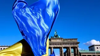 Ukraińska flaga w Berlinie, zdjęcie ilustracyjne, fot. PAP/EPA/FILIP SINGER