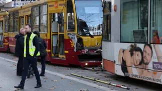 Miejsce zderzenia tramwajów w centrum Łodzi Fot. PAP/Marian Zubrzycki