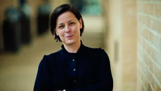 Chloe Dalton, pisarka, doradczyni polityczna i autorka książki „Jak wychować zająca”. Fot. Fisher Studios