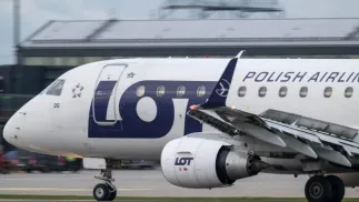 Embraer E170STD plane. Fot. PAP/Andrzej Jackowski