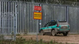Samochód Straży Granicznej na granicy polsko-białoruskiej. Fot. PAP/Artur Reszko