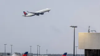 Start samolotu w USA, zdjęcie ilustracyjne, fot. PAP/EPA/	ERIK S. LESSER