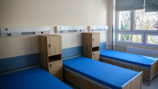 Łóżka szpitalne Fot. PAP/Łukasz Gągulski