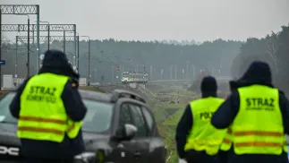 Służby na miejscu zdarzenia. Fot. PAP/Przemysław Piątkowski
