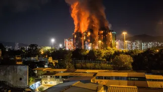Pożar wieżowców w Hongkongu, fot. PAP/EPA/LEUNG MAN HEI