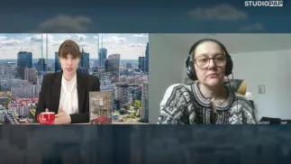 Redaktor Anna Kruszyńska (L) i Gość Studia PAP Marta Madejska (P), fot. PAP