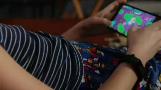 Używanie telefonu, zdjęcie ilustracyjne. Fot. PAP/ Mateusz Marek