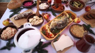 Stół wigilijny Fot. PAP/Łukasz Gągulski