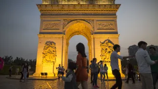 Триумфальная арка в Париже. Фотоиллюстрация. Fot. PAP/EPA/STR