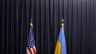 Прапори США та України. Fot. PAP/EPA/RONALD WITTEK