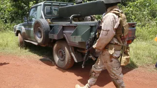 Żołnierz nigeryjski, zdjęcie ilustracyjne, fot. PAP/EPA/LEGNAN KOULA