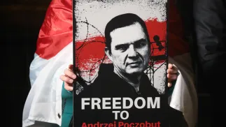 Wśród zwolnionych nie ma Andrzeja Poczobuta, działacza Związku Polaków na Białorusi. Fot. PAP/Artur Reszko
