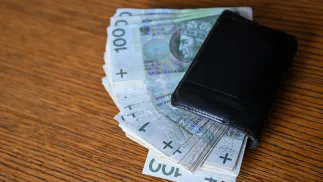 Portfel z pieniędzmi Fot. PAP/Marcin Bielecki