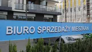 Prognoza: w 2026 roku możliwy 15-procentowy wzrost sprzedaży mieszkań na rynku deweloperskim. Fot. PAP/	Albert Zawada