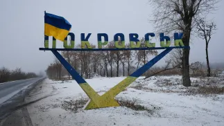 Знак на в'їзді до Покровська, фотоілюстрація. Fot. PAP/EPA/MARIA SENOVILLA