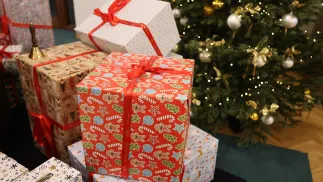 Prezenty (zdjęcie ilustracyjne). Fot. PAP/Albert Zawada