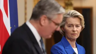 Keir Starmer i Ursula von der Leyen. Fot. PAP/EPA/	NEIL HALL / POOL