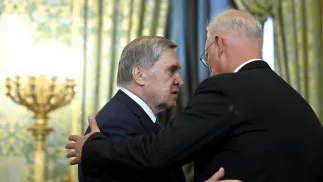 Юрий Ушаков (слева) и Кирилл Дмитриев. Fot. PAP/EPA/ALEXANDER NEMENOV / POOL