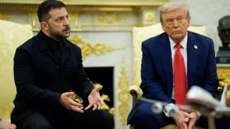 Prezydent Ukrainy Wołodymyr Zełenski i prezydent USA Donald Trump. Fot. PAP/EPA/AARON SCHWARTZ / POOL