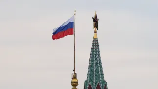 Flaga Rosji, zdjęcie ilustracyjne, fot. PAP/EPA/MAXIM SHIPENKOV