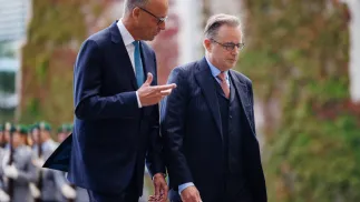 Szef niemieckiego rządu odwołał wizytę w Norwegii, by przyjechać do Brukseli na rozmowę z de Weverem. Fot. PAP/EPA/	CLEMENS BILAN