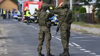 10.09.2025. Służby w miejscu uderzenia drona w miejscowości Wyryki, Fot. PAP/	Wojtek Jargiło