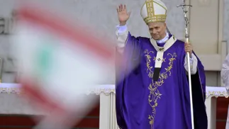 Papież podczas mszy w Bejrucie, fot. PAP/EPA/STRINGER