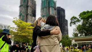 Spalone wieżowce w dzielnicy Tai Po w Hongkongu, fot. PAP/EPA/LEUNG MAN HEI