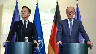 Марк Рютте и Фридрих Мерц. Fot. PAP/EPA/CLEMENS BILAN