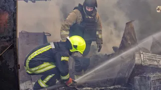 Робота рятувальників після обстрілів Одеси. Фотоілюстрація. Fot. PAP/Alena Solomonova