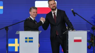 Wicepremier, minister obrony narodowej Władysław Kosiniak-Kamysz i minister obrony Szwecji Pal Jonson. Fot. PAP/Albert Zawada