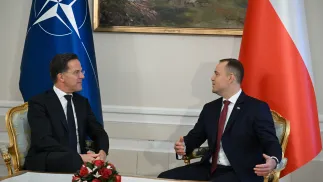 Prezydent RP Karol Nawrocki (P) oraz sekretarz generalny NATO Mark Rutte podczas spotkania w Pałacu Prezydenckim w Warszawie, fot. PAP/Radek Pietruszka