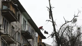 Zniszczenie po ataku w Kijowie z 23 grudnia Fot. PAP/EPA/SERGEY DOLZHENKO