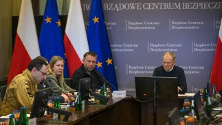 Posiedzenie sztabu kryzysowego zwołanego w związku z sytuacją pogodową. Fot. PAP/	Marcin Obara