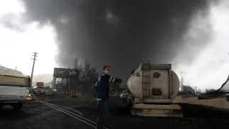 Dym nad Teheranem po uderzeniu w rafinerię Fot. PAP/EPA/ABEDIN TAHERKENAREH