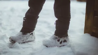 Matka powiedziała włoskim mediom, że jej syn dotarł do domu wychłodzony i całkowicie przemoczony. Fot. Adobe Stock/София Ломанская