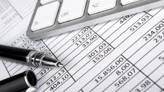 Krajowy System e-Faktur będzie służył do wystawiania, przesyłania, odbierania i przechowywania faktur w obrocie między przedsiębiorstwami. Fot. Adobe Stock/v.poth