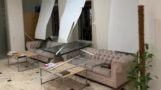 Пошкоджене приміщення посольства Катару у Києві. Fot. X/andrii_sybiha