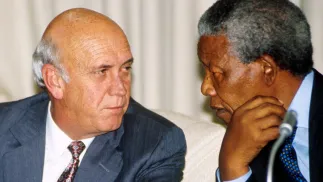 Frederik de Klerk, Nelson Mandela. Fot. PAP/ EPA/STR