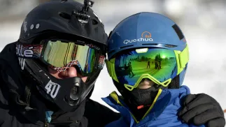 Narciarze w kaskach Fot. PAP/Darek Delmanowicz